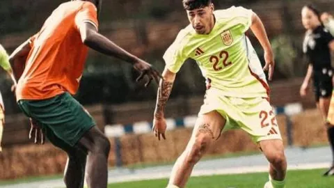 库里职业生涯10记三分里程碑，其他5人总和不及其一半！